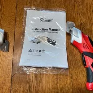 NIB Universal Scissors