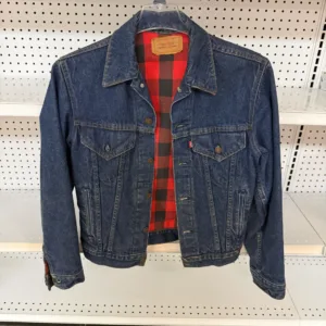 Levi’s Denim Jacket with Red Plaid Lining – Classic Trucker Style